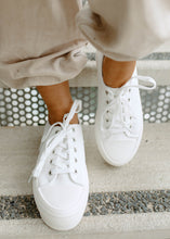 Load image into Gallery viewer, Heys White Casual Sneaker
