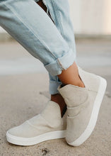 Load image into Gallery viewer, Very G Colty Ruched Natural Sneakers
