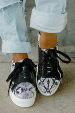 Load image into Gallery viewer, Livy Black Snake Sneakers
