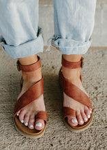 Load image into Gallery viewer, Very G Steffy RUST Sandals
