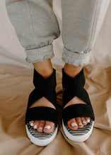 Load image into Gallery viewer, Very G Allie Black Strap Sandal
