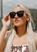 Load image into Gallery viewer, Diff Bella Black &amp; Gold Sunglasses
