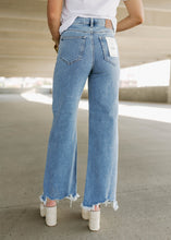 Load image into Gallery viewer, Hidden High Rise Destroyed Hem Dad Jean
