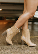 Load image into Gallery viewer, Nashville Caramel Booties
