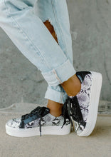 Load image into Gallery viewer, Livy Black Snake Sneakers
