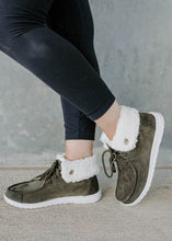 Load image into Gallery viewer, Gypsy Jazz Odeme Khaki Button Shearling Sneaker
