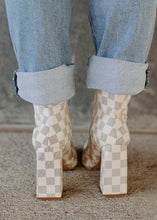 Load image into Gallery viewer, Victory Check Booties - White
