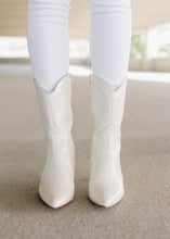 Load image into Gallery viewer, Chinese Laundry Forester CREAM Congo Western Boot
